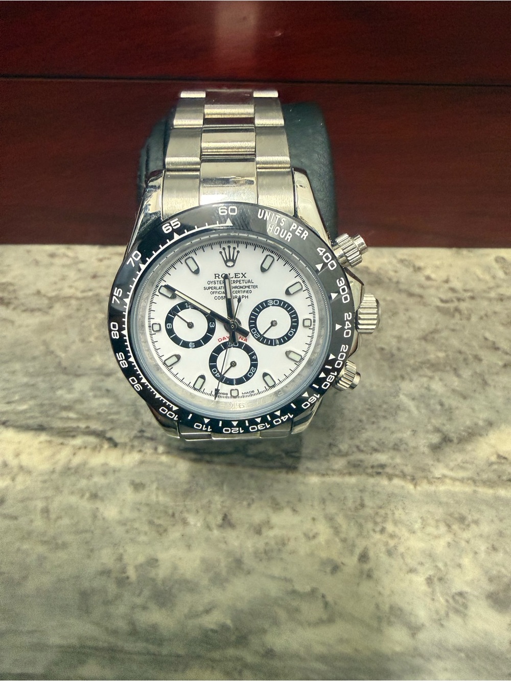 Black and White Dial Men's Watch with silver Case - Luxury
Silver metal Strap